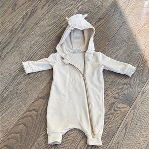 Cozy Cream Hooded Baby Footie 0-3 months newborn baby Carbon soldier EUC